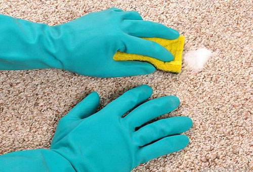 Carpet cleaning with a mixture of soda and vinegar