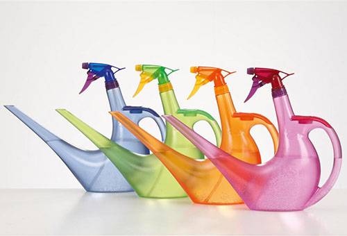 Watering cans with spray guns for watering flowers