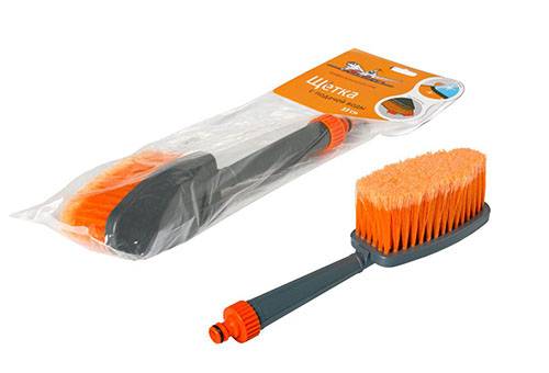 Hard brush with water tank