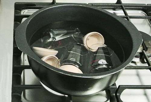 Bērnu pudeļu sterilizācija