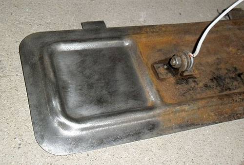 Removing rust from a metal part