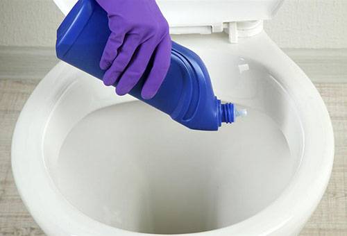 Removing rust from the toilet