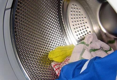 Things in the drum of a washing machine