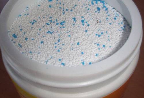 Cleaning powder