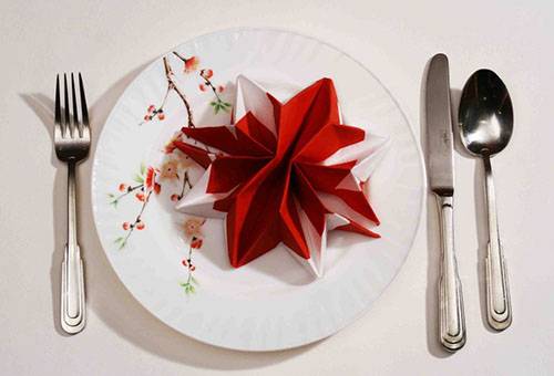 Napkins folded with an asterisk