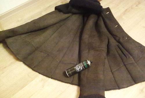 Natural sheepskin coat and cleaning agent