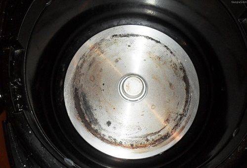 multicooker apakšā