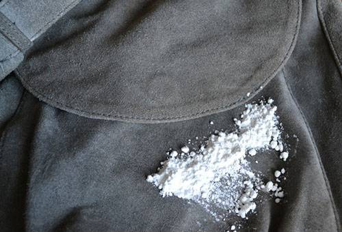 Removing stains from a suede talcum bag