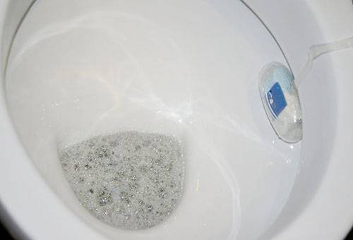 Clean toilet