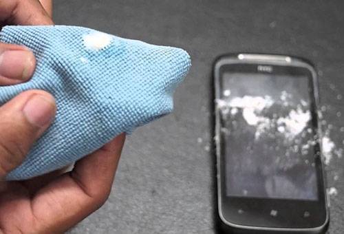 Polishing Your Phone With Baking Soda