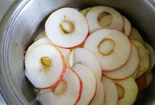 Ringleted apples