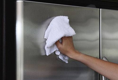 Cleaning the surface of household appliances