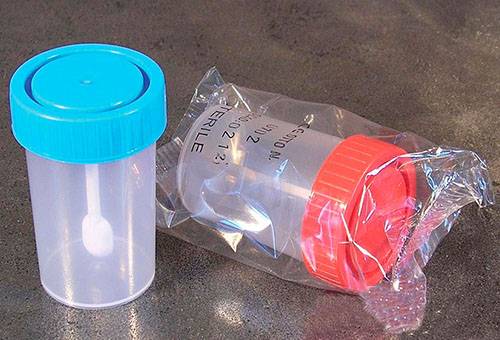 Tanks for collecting material for analysis