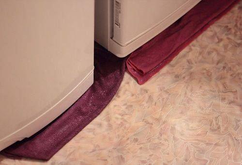 Water is flowing from the refrigerator