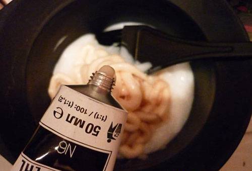 Mixing hair dye