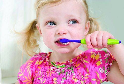 girl brushing her teeth