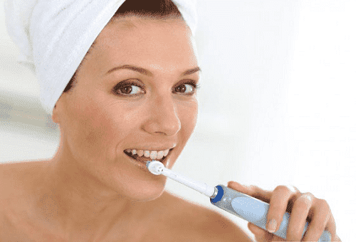 girl with electric toothbrush