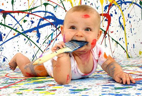 The child was smeared in paint