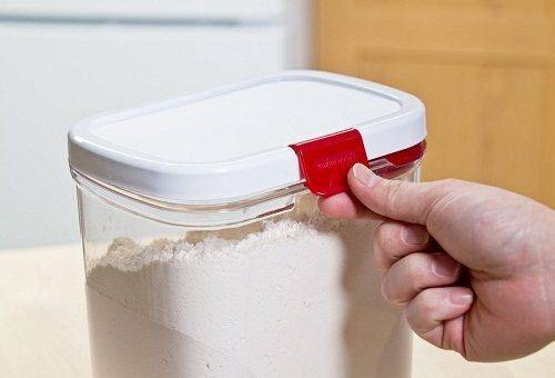 flour in a container