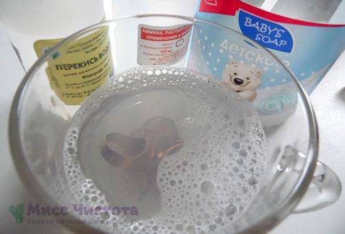 Cleaning with hydrogen peroxide, ammonia and liquid soap