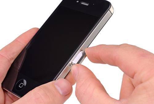 IPhone iestrēdzusi SIM karte