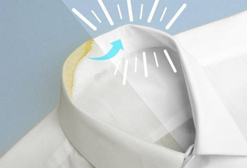 yellow spot on the collar