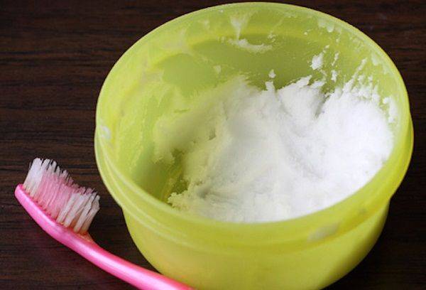 toothpaste and tooth whitening soda