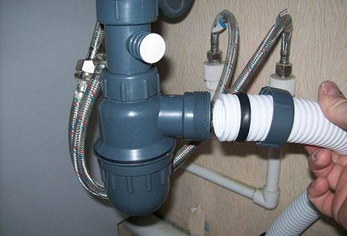 Dismantling the siphon under the sink