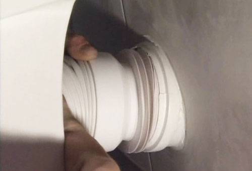 Disconnecting the toilet flange