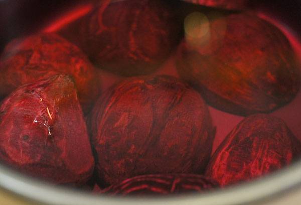 Boiled beets in broth
