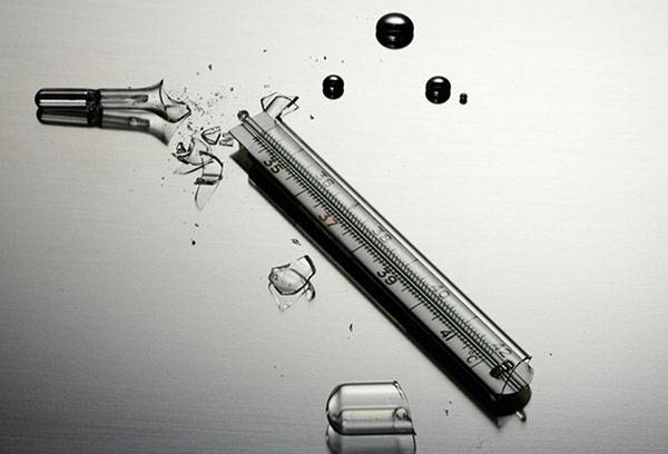 Mercury thermometer crashed