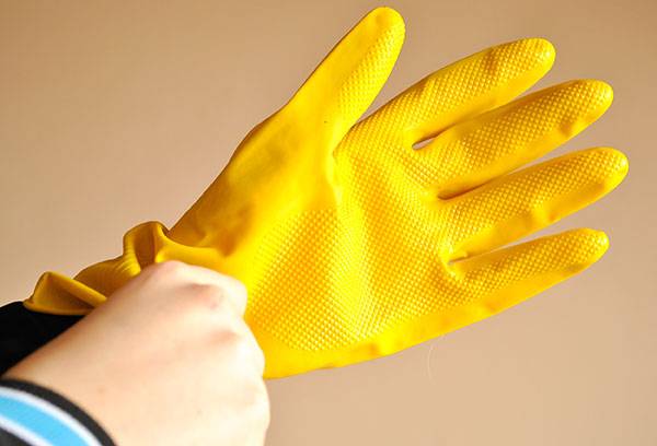 Rubber protective glove