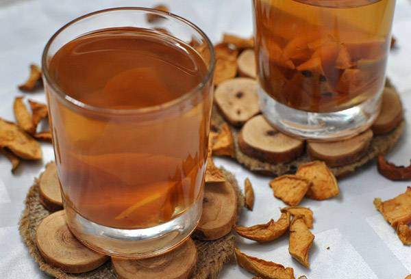 Dried apple compote