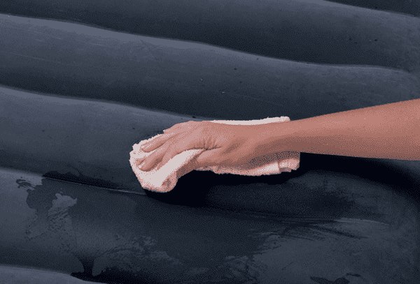 Cleaning the air mattress