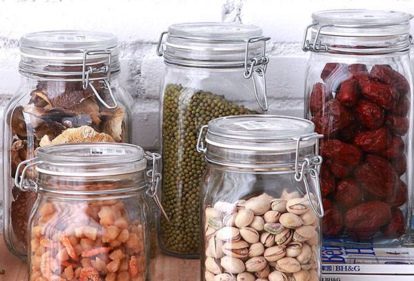 Storage of products in sealed cans