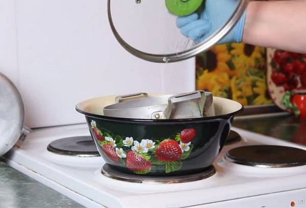cleaning aluminum pan