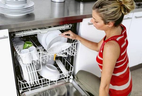 girl loads the dishes