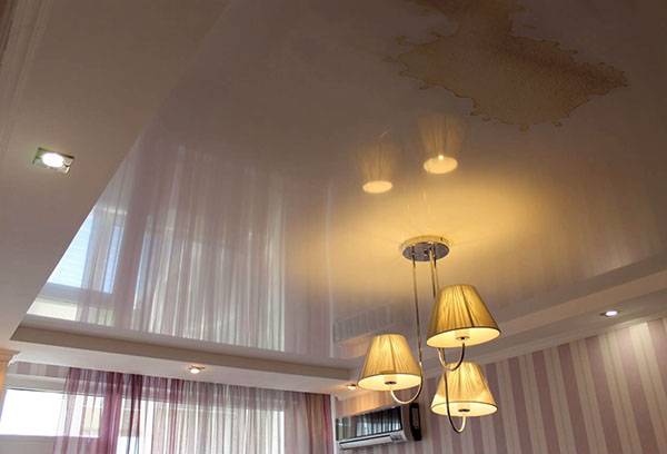 Stain on the stretch ceiling