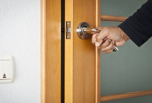 Creaks wooden door