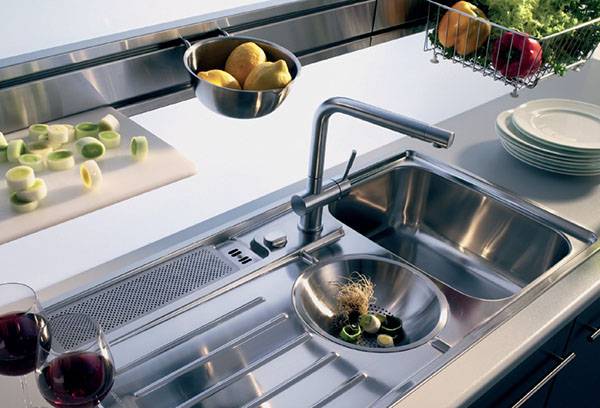 Metal kitchen sink