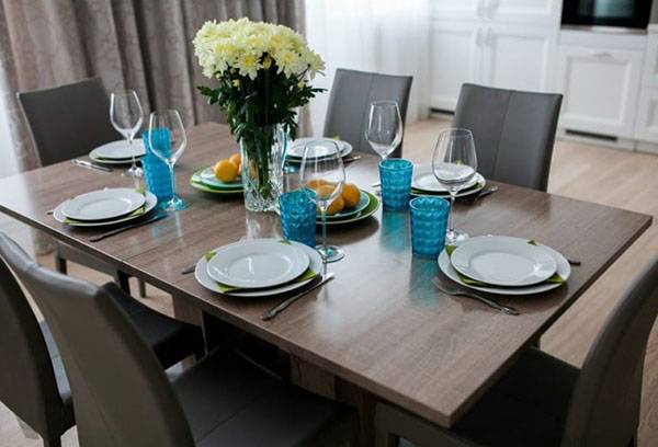 Daily table setting