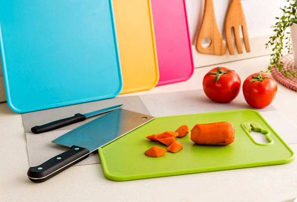 Plastic cutting boards