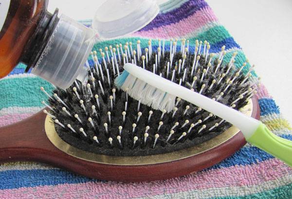 Massage brush cleaning