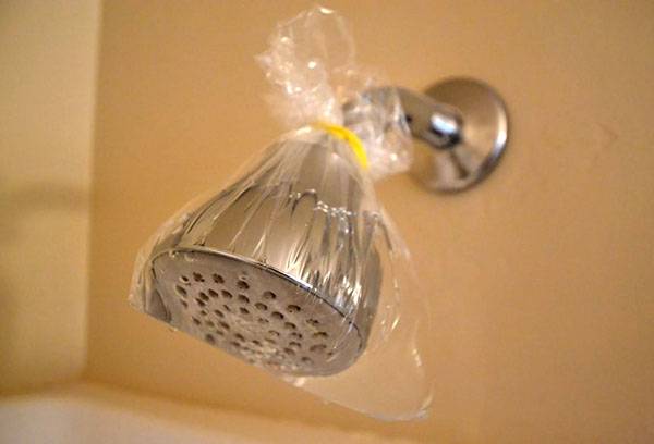 Cleaning a shower head with vinegar