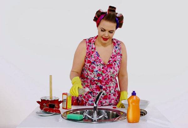 Kitchen sink cleaning