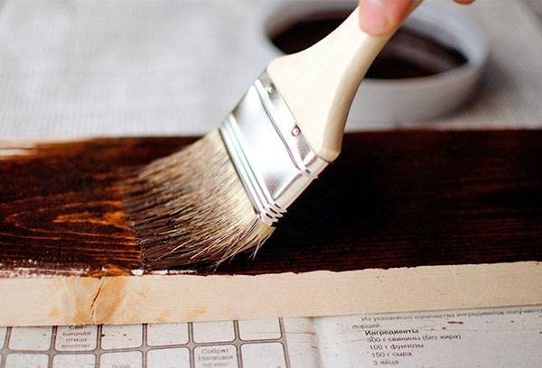 Drawing stain on the board
