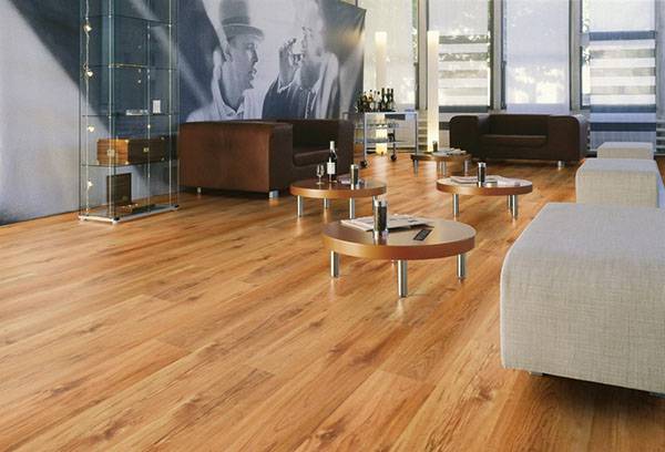 Laminate flooring in an apartment
