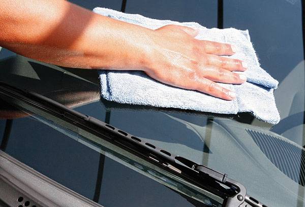 Car glass polishing