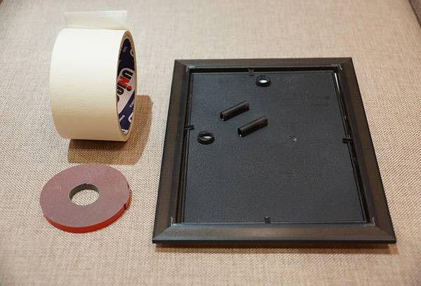 Photo frame and double-sided tape