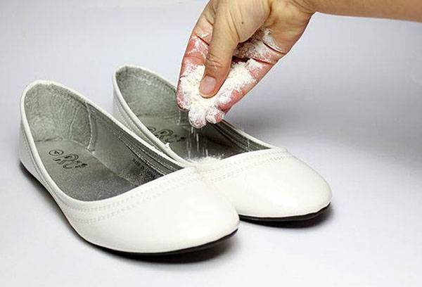 Homemade shoe deodorant